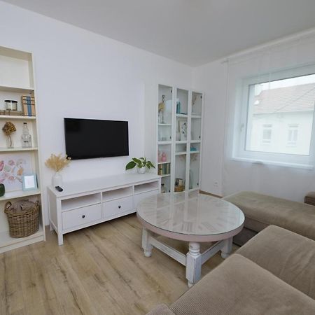 Central Apartment - Folk District Bratislava Eksteriør bilde